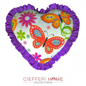 federa a forma di cuore con farfalle