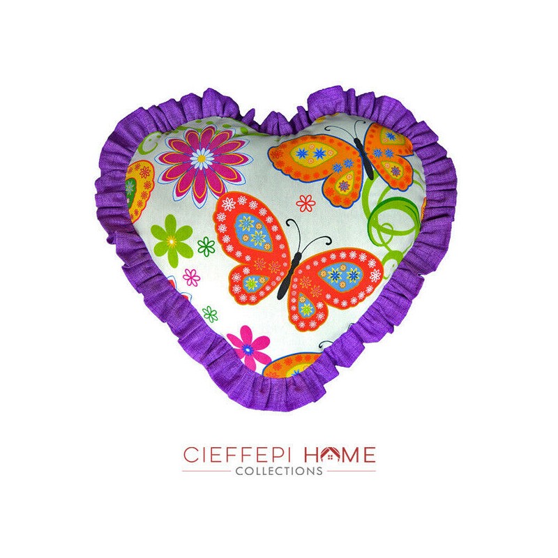 federa a forma di cuore con farfalle